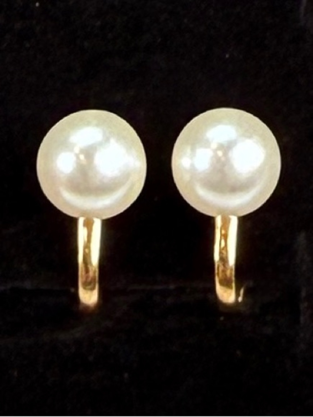 Elegant Small Goldtone and Cream Faux Pearl Clip On Earrings